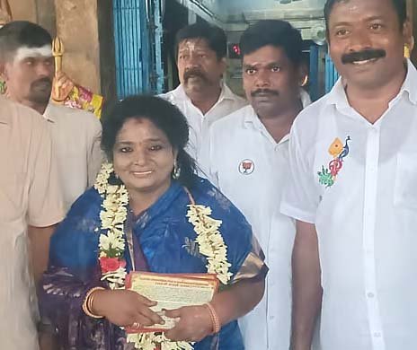 திருவாரூர் அருகே பதவி தரும்  திருக்கோயிலில் தமிழிசை தரிசனம்